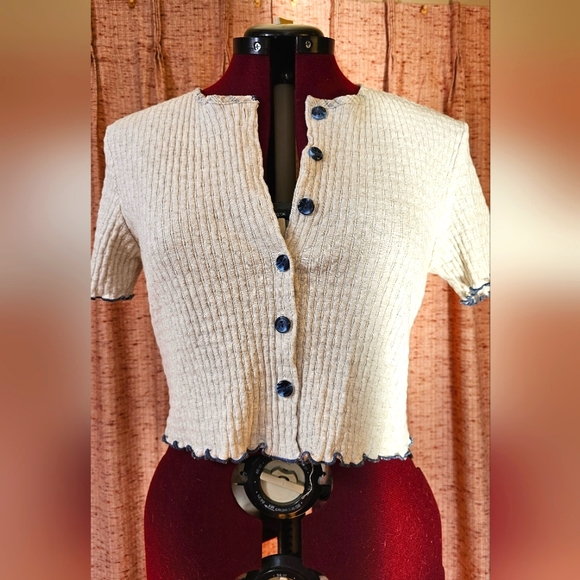 Cream Blouse - Picture 2 of 6